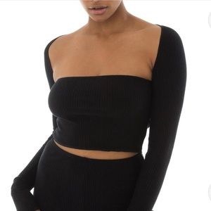 Are You Am I Ara Top Black 🖤